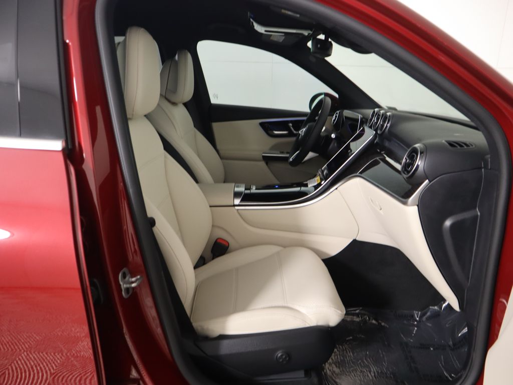 2025 Mercedes Benz GLC 300 photo 19