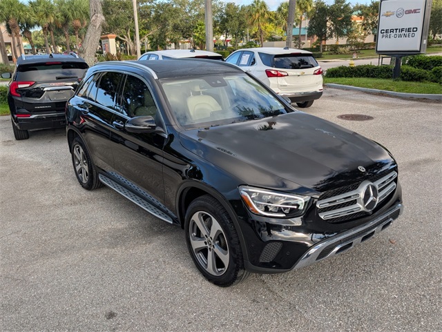 2022 Mercedes Benz GLC 300 photo 2