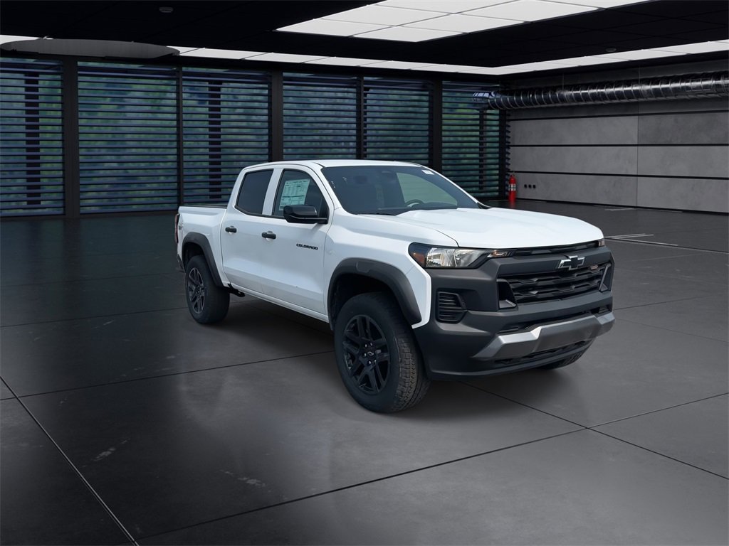 2025 Chevrolet Colorado Trail Boss photo 2