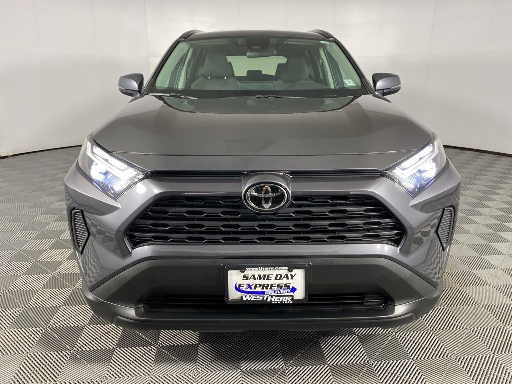 2023 Toyota RAV4 XLE photo 3