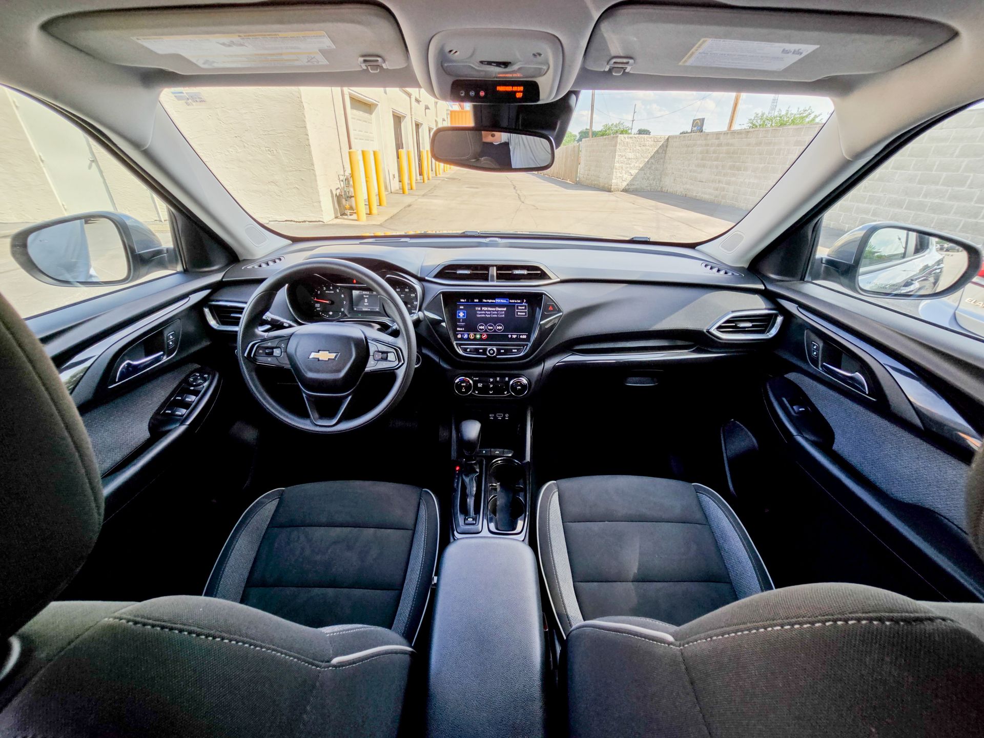 2022 Chevrolet Trailblazer LT photo 2