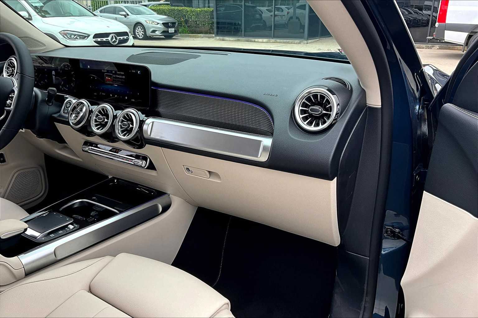 2023 Mercedes Benz GLB 250 photo 17