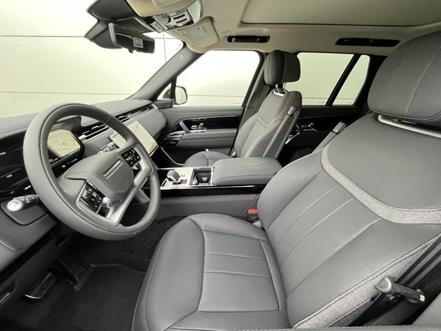 2025 Land Rover Range Rover SE photo 2