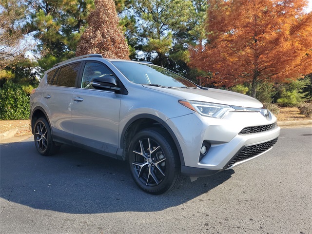2018 Toyota RAV4 SE photo 3