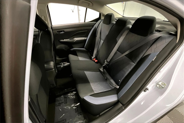 2025 Nissan Versa 1.6 SV photo 10
