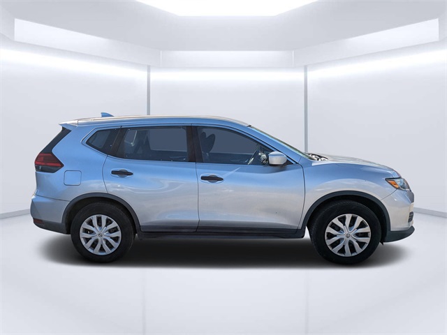 2017 Nissan Rogue S photo 2