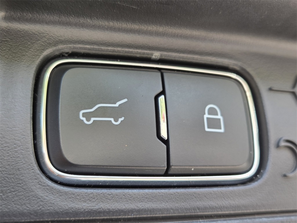 2025 Ford Explorer Platinum photo 17