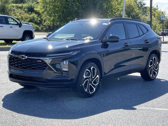 2025 Chevrolet Trax photo 2