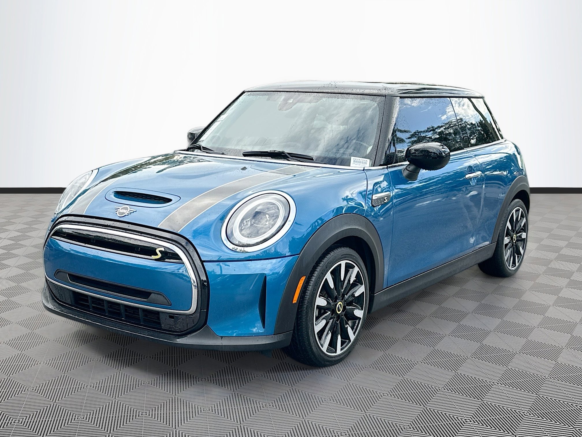 2024 Mini Cooper 2 Door Hardtop SE photo 3