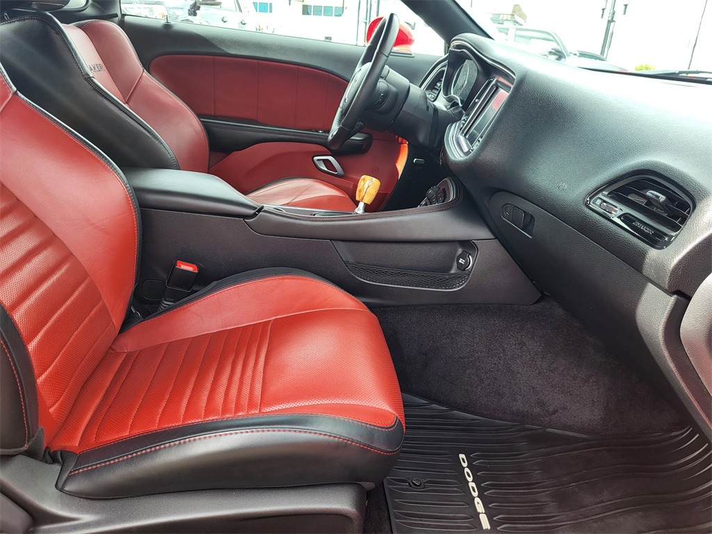 2016 Dodge Challenger R/T Scat Pack photo 19