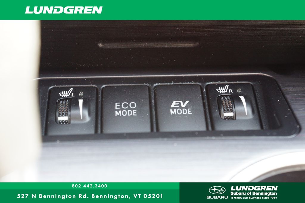 2013 Toyota Camry Hybrid LE photo 29