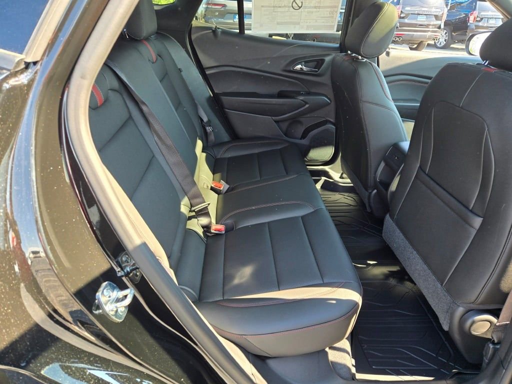 2025 Chevrolet Trax photo 4