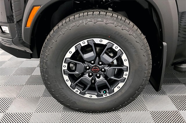 2025 Nissan Frontier PRO-4X photo 12