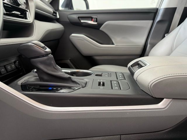 2020 Toyota Highlander XLE photo 41