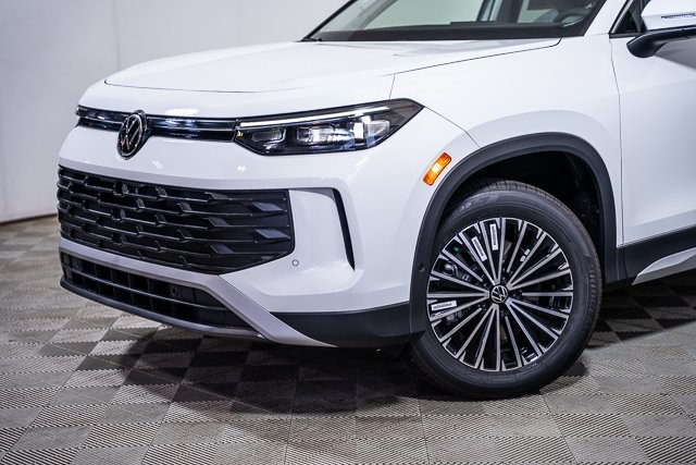 2025 Volkswagen Tiguan S photo 2