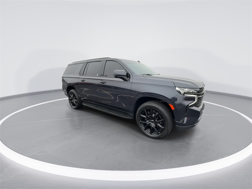 2022 Chevrolet Suburban RST photo 2