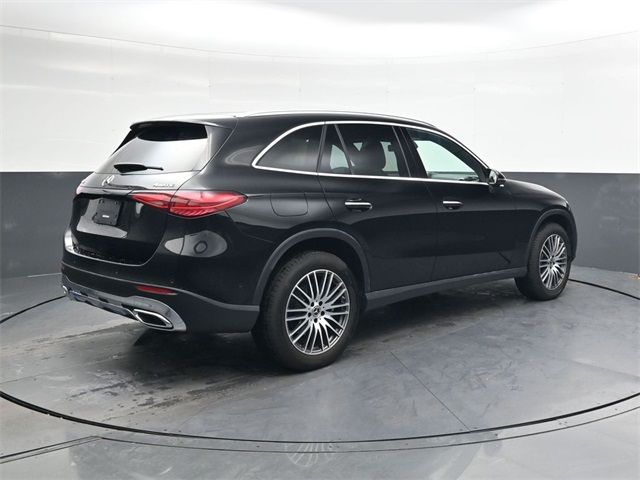 2024 Mercedes Benz GLC 300 4MATIC photo 3