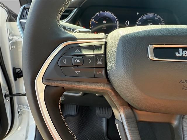2025 Jeep Grand Cherokee Limited photo 9