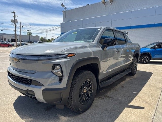 2025 Chevrolet Silverado EV LT photo 8