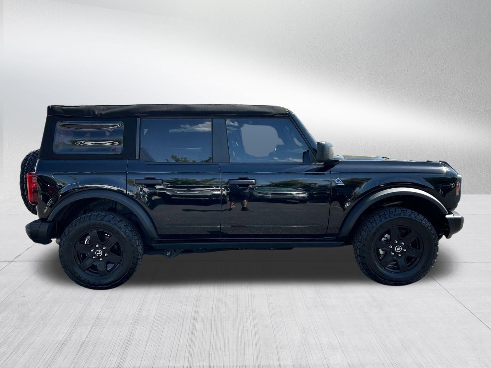 2024 Ford Bronco Black Diamond photo 5