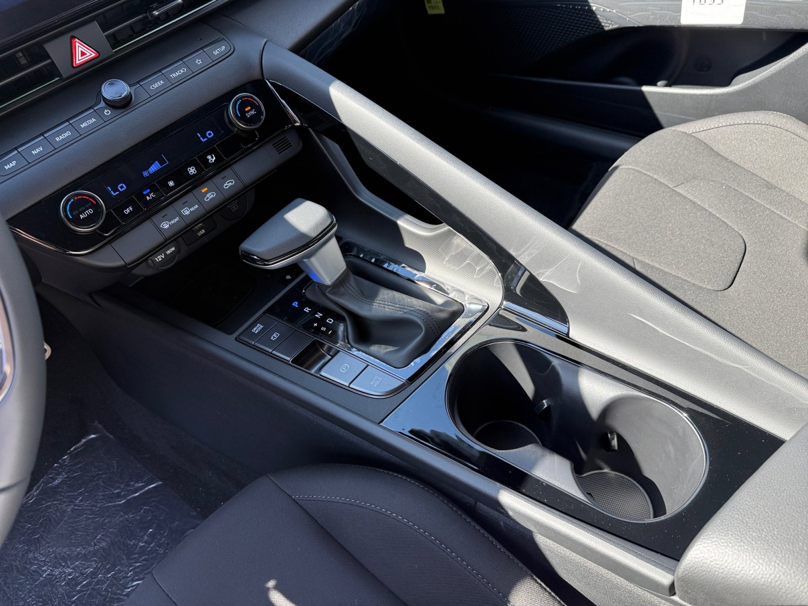 2025 Hyundai Elantra Hybrid SEL Sport photo 13