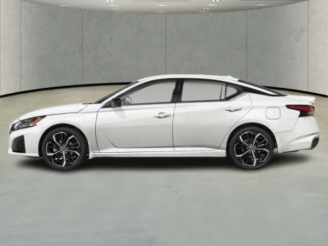2025 Nissan Altima SR photo 3