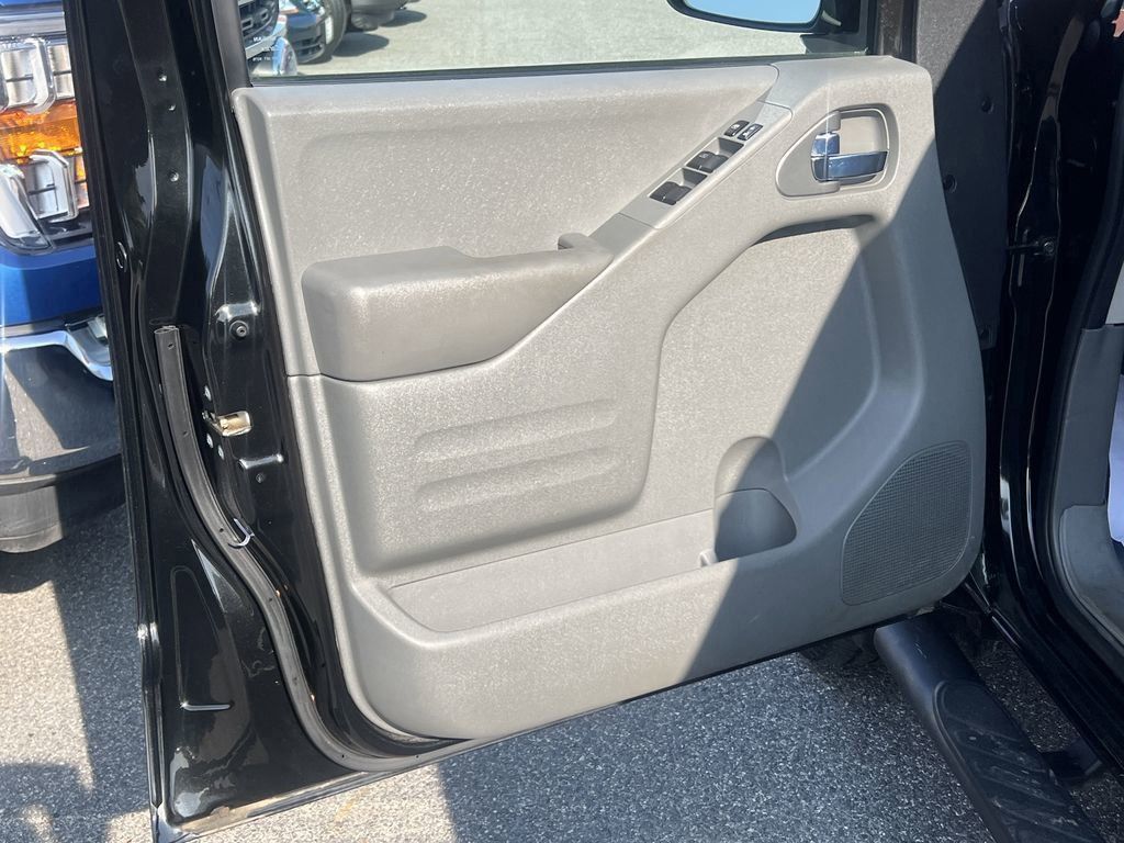 2021 Nissan Frontier SV photo 14