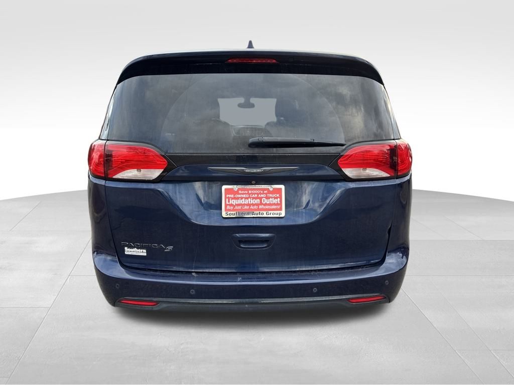 2020 Chrysler Pacifica Touring photo 4