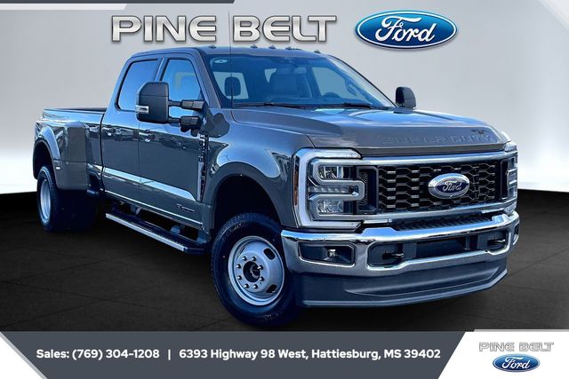 2026 Ford F-350 Super Duty XLT's photo