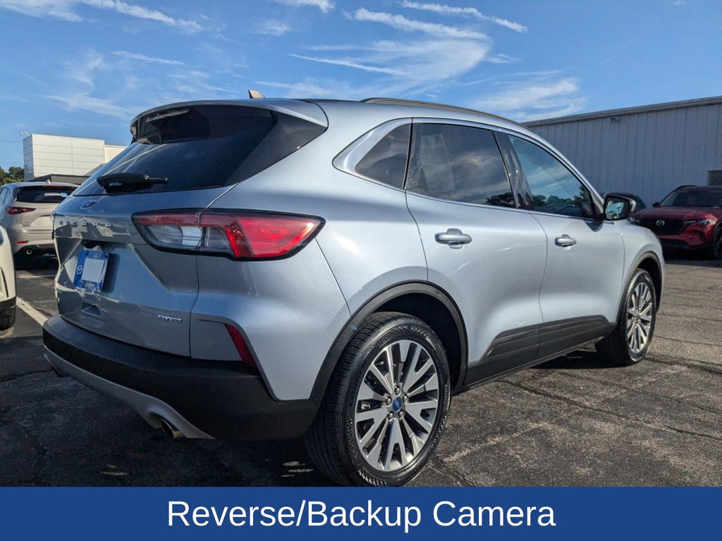 2022 Ford Escape Titanium photo 4