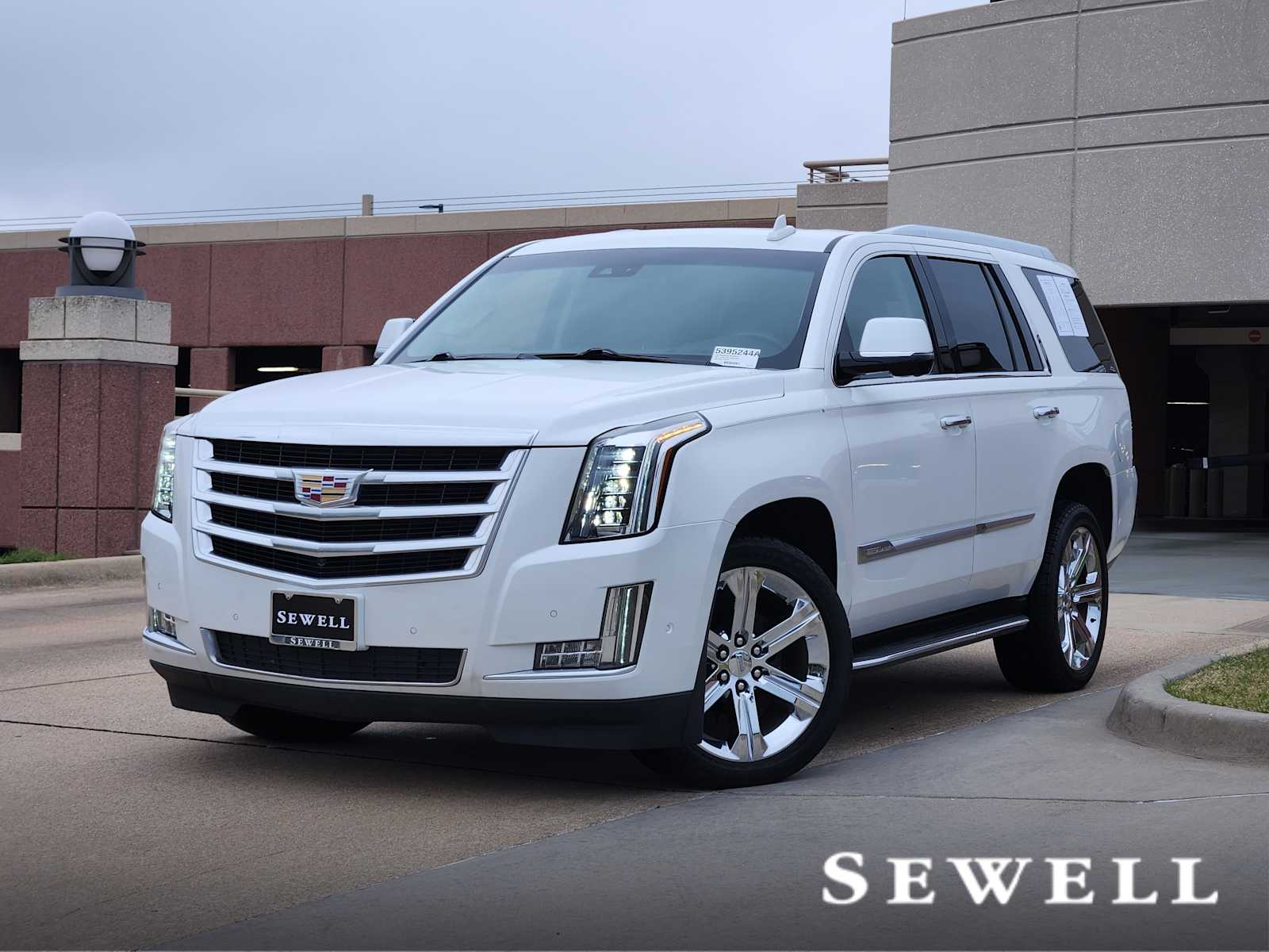 2020 Cadillac Escalade Luxury's photo