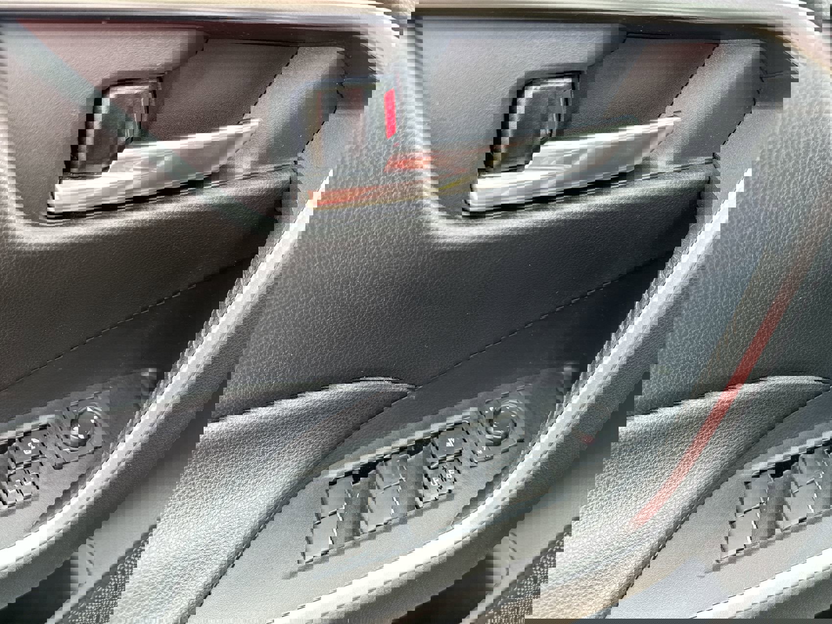 2021 Toyota RAV4 XLE Premium photo 10