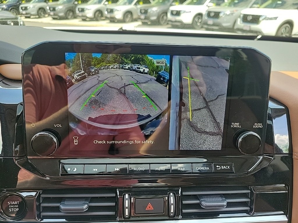 2025 Nissan Pathfinder Platinum photo 10