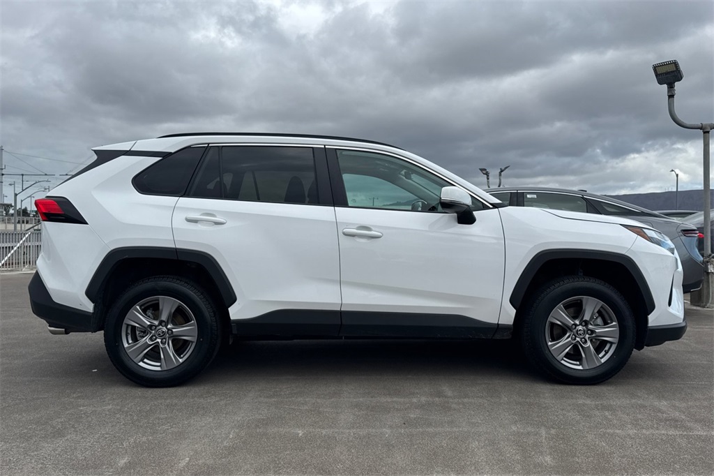 2024 Toyota RAV4 XLE photo 3