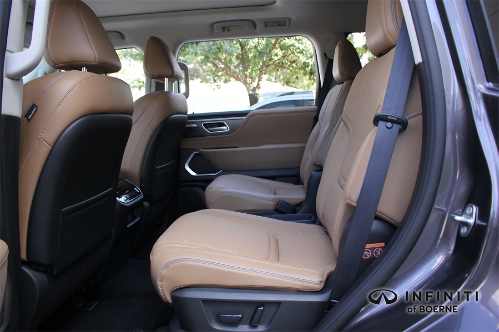 2026 Infiniti QX80 Luxe photo 16