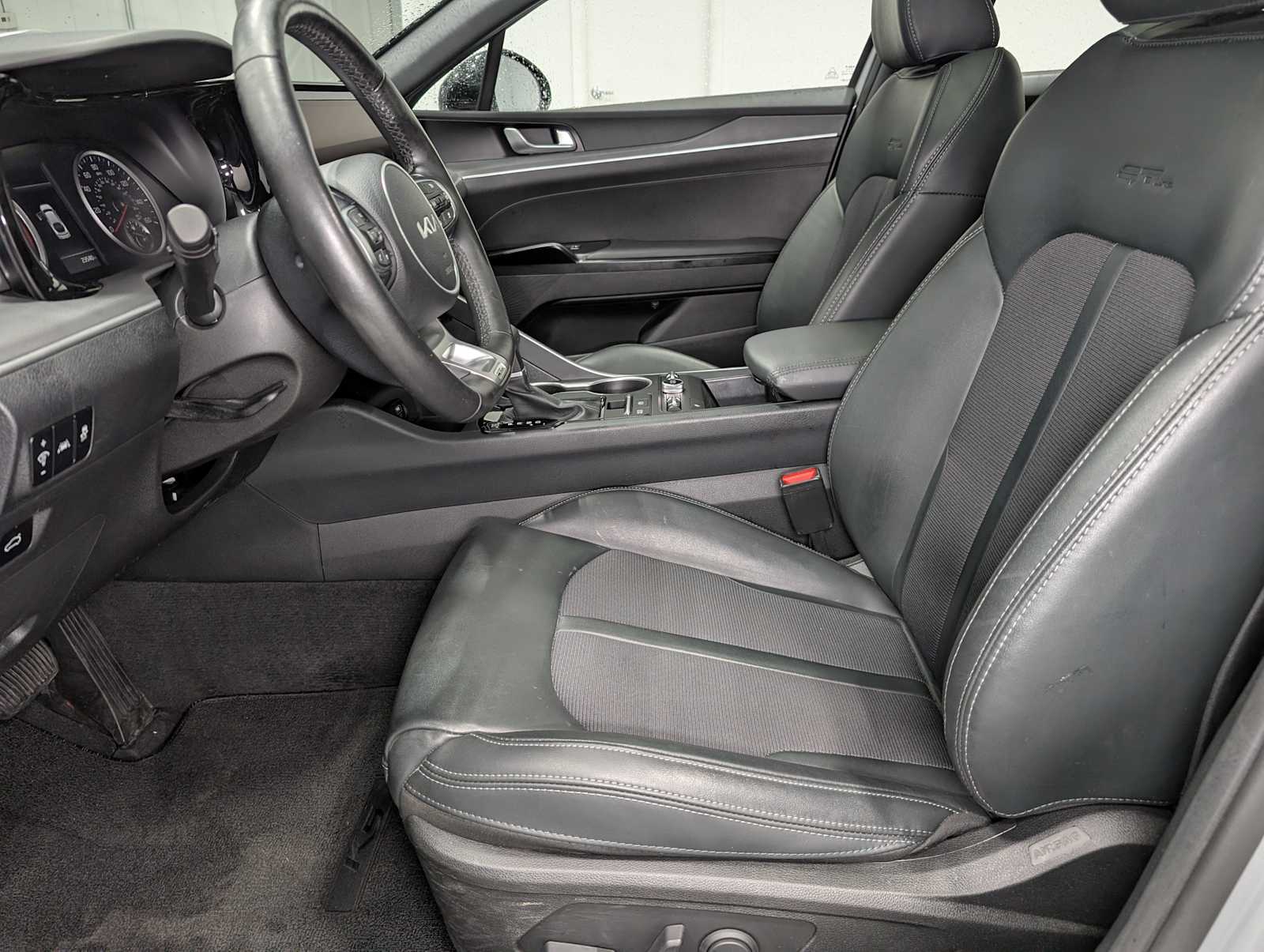 2023 Kia K5 GT-Line photo 2