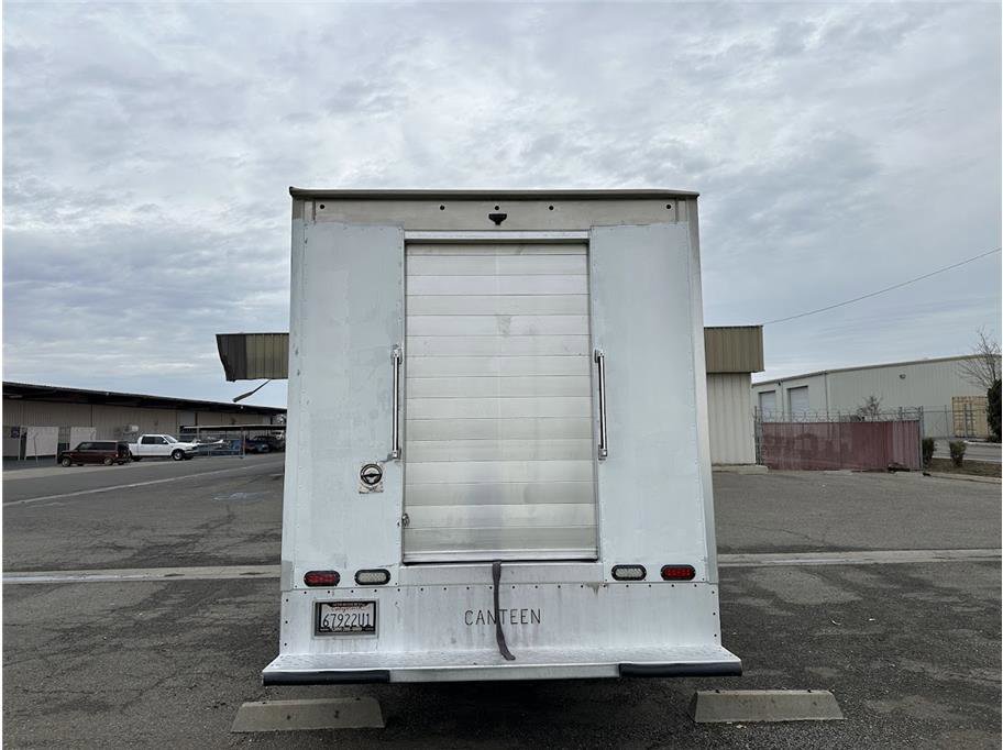 2015 Chevrolet Express Cutaway Van photo 6