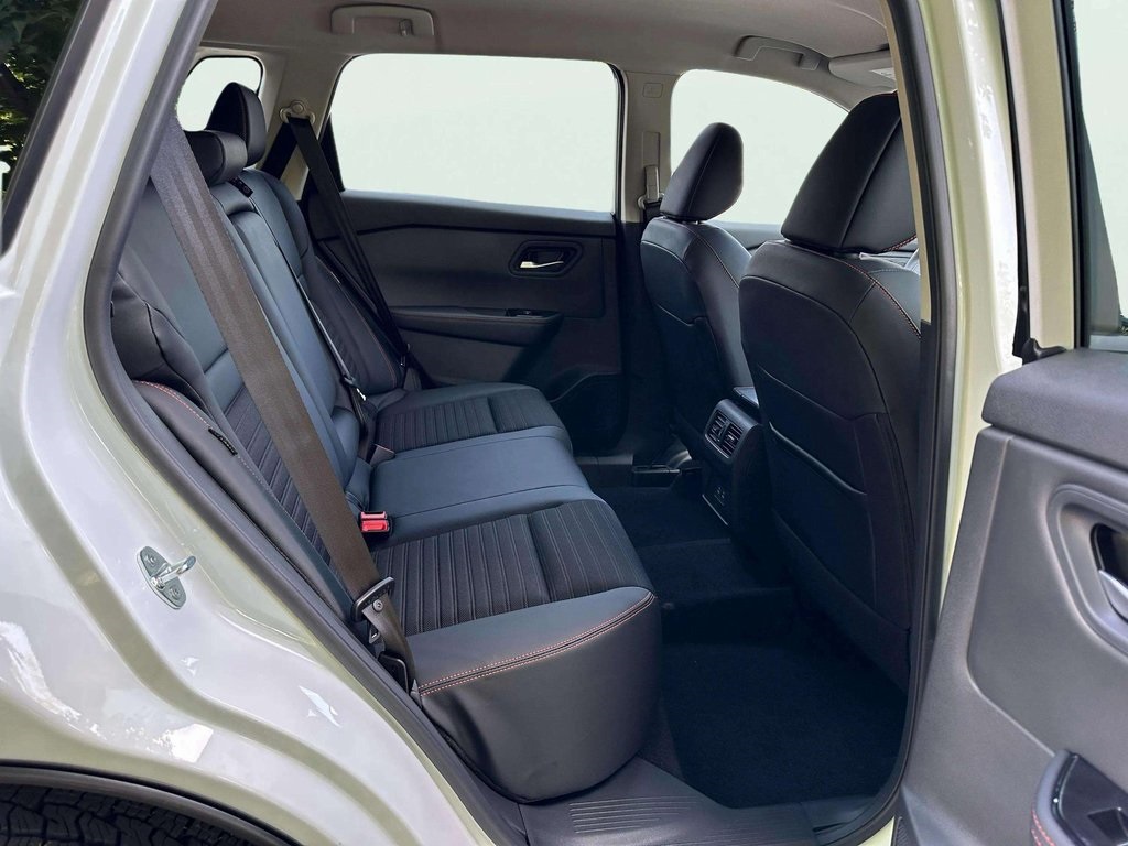 2026 Nissan Rogue SV photo 12