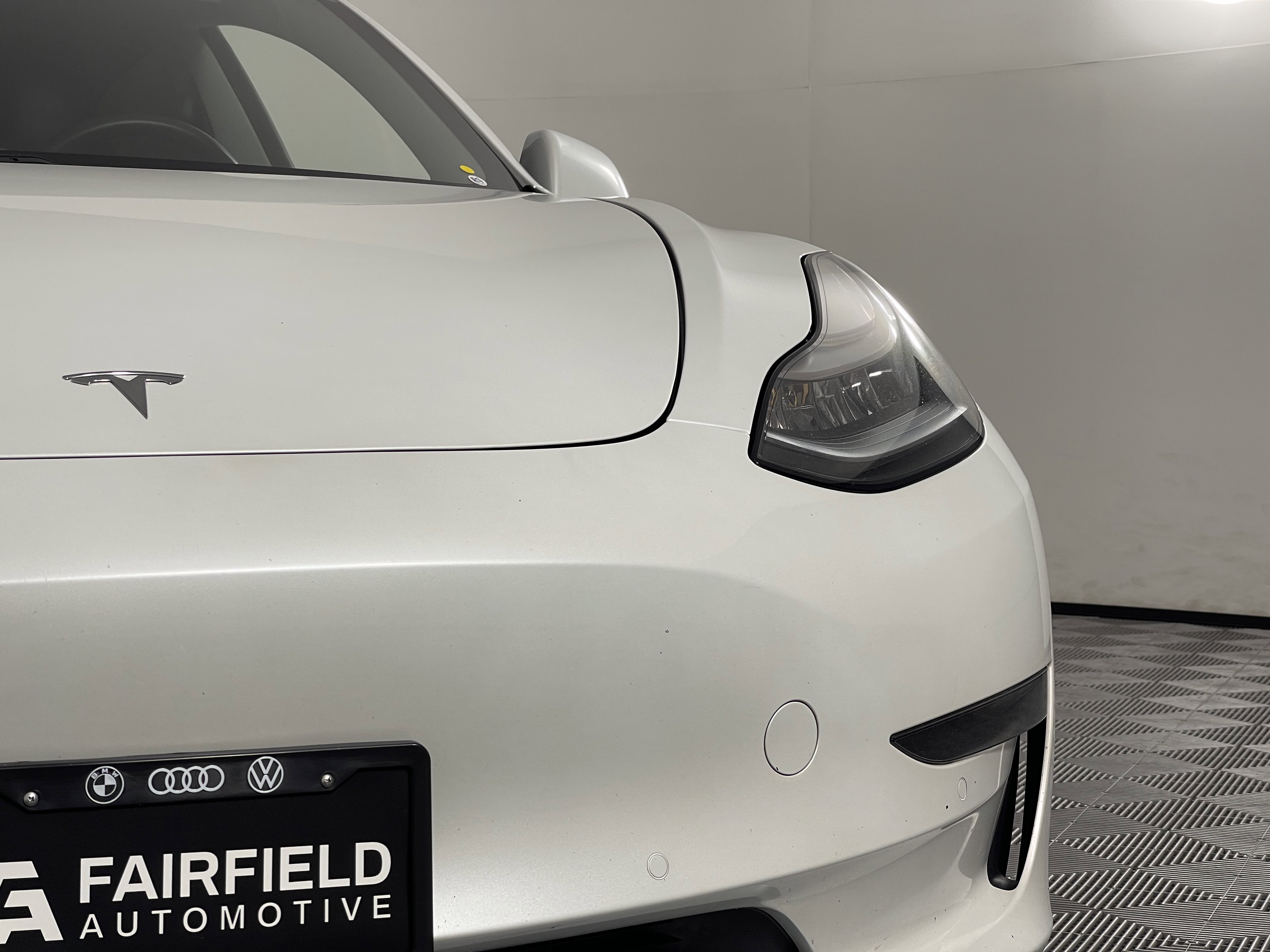 2020 Tesla Model 3 Standard Range photo 3