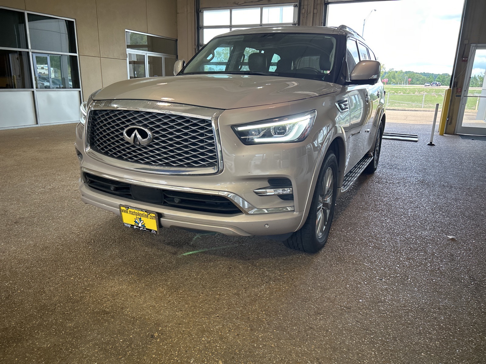 2021 Infiniti QX80 Luxe photo 22