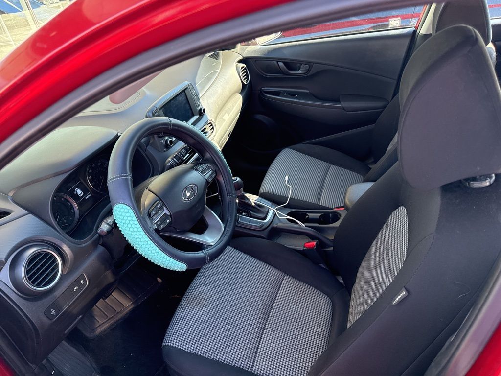 2021 Hyundai Kona SE photo 2