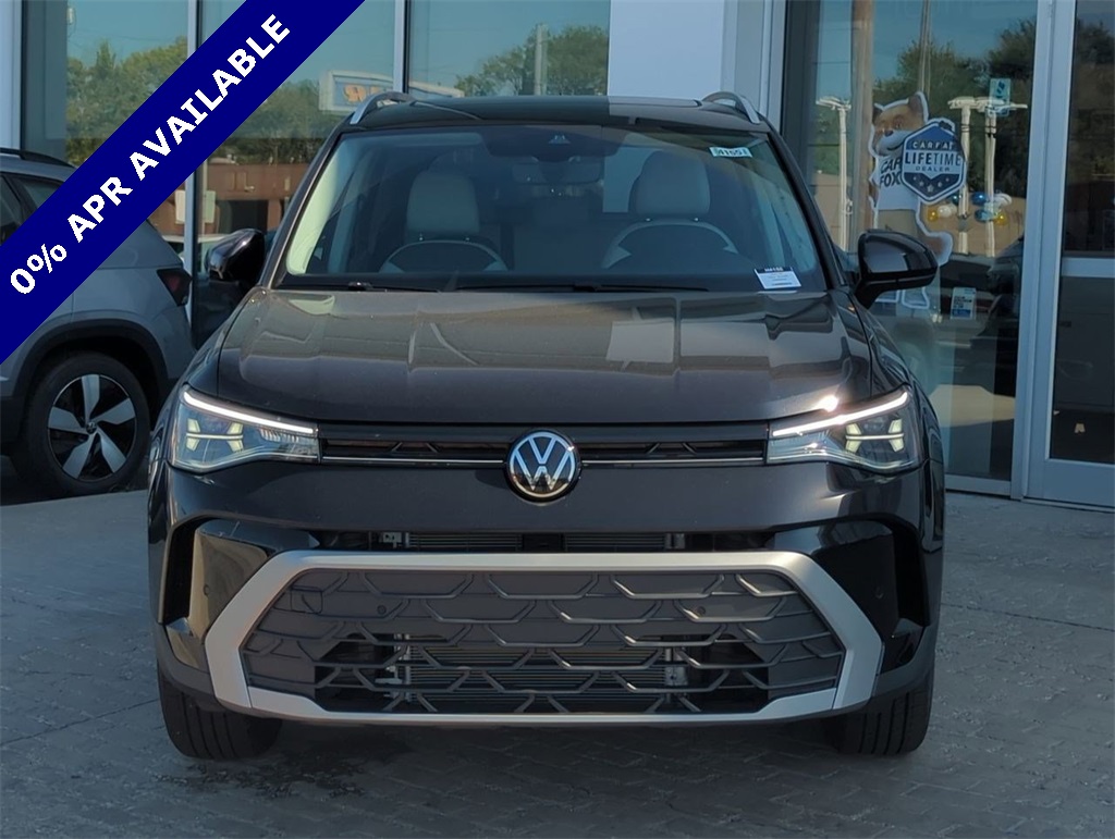2025 Volkswagen Taos SE photo 3