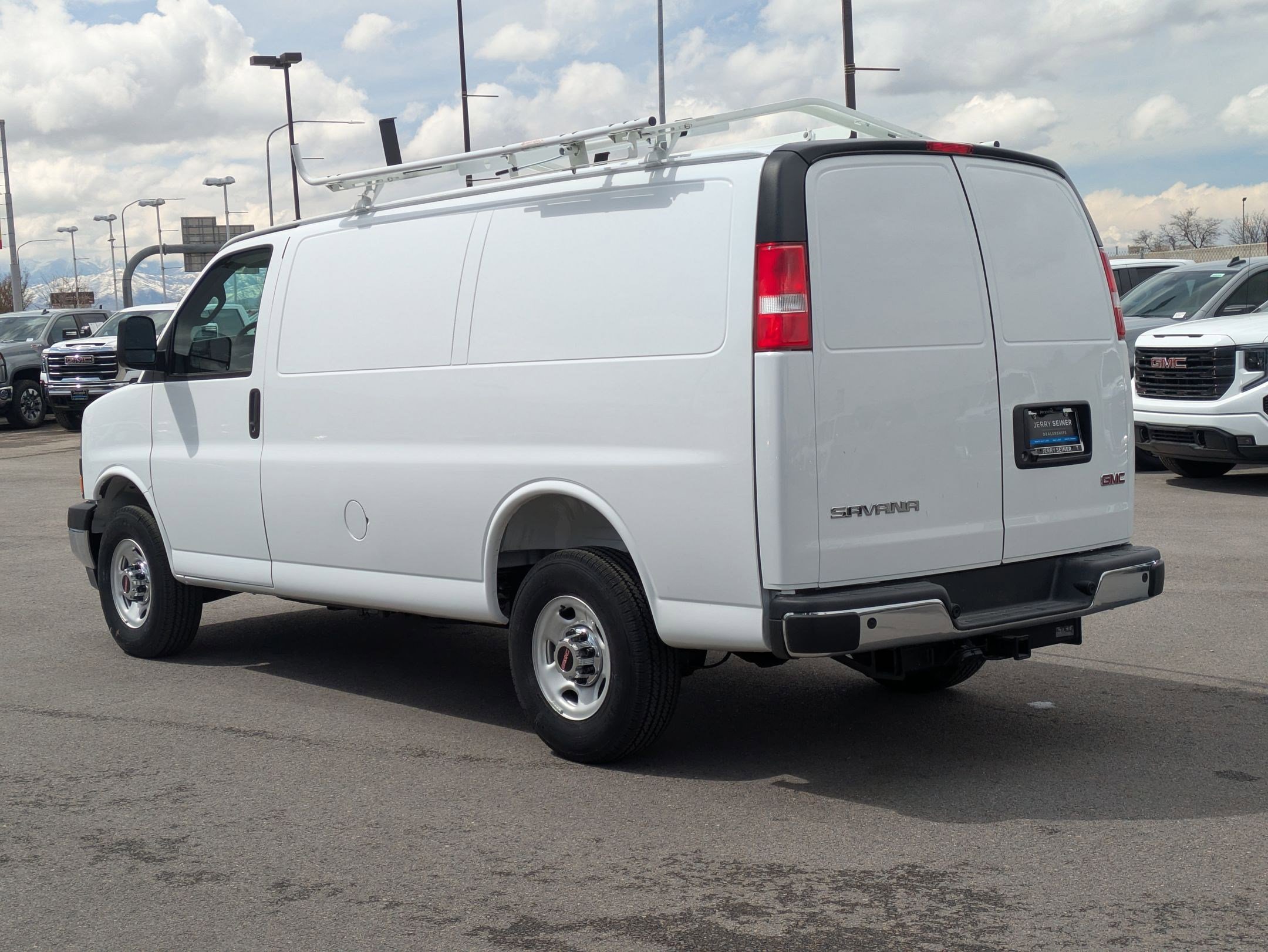 2025 Gmc Savana Cargo 2500 photo 2