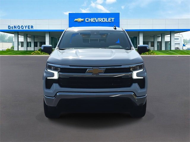 2023 Chevrolet Silverado photo 2