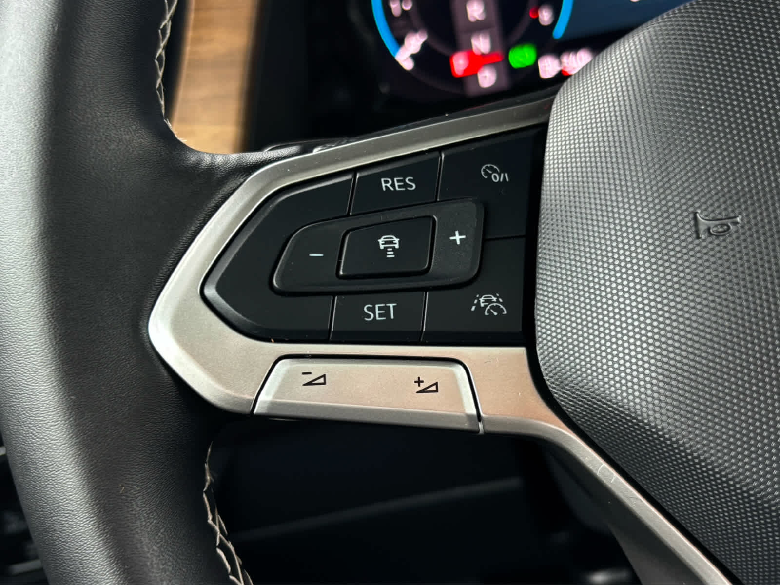 2025 Volkswagen Atlas SE Technology photo 15