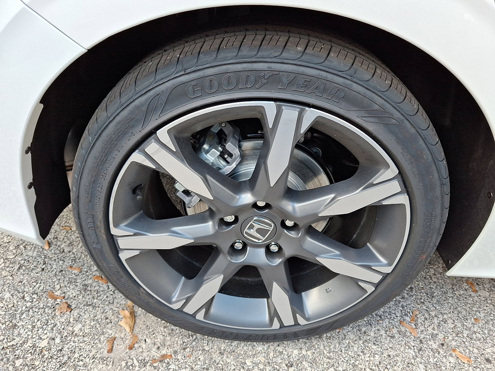 2026 Honda Civic Hatchback Hybrid Sport Touring photo 4