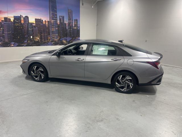 2025 Hyundai Elantra SEL Sport photo 3