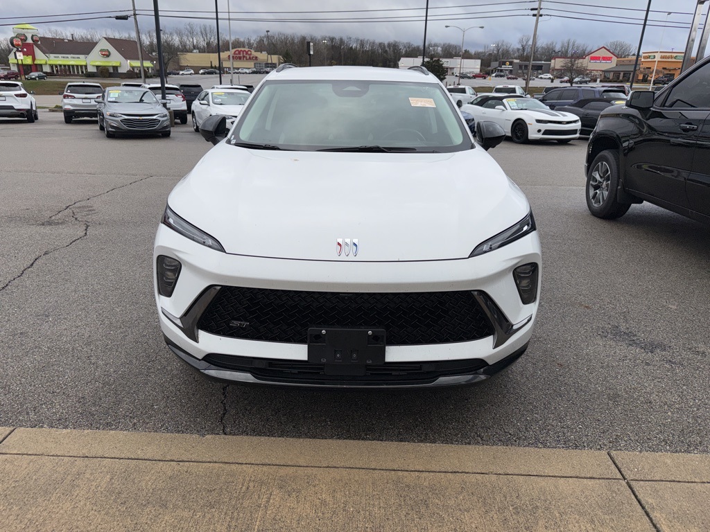 2025 Buick Envision Sport Touring photo 3