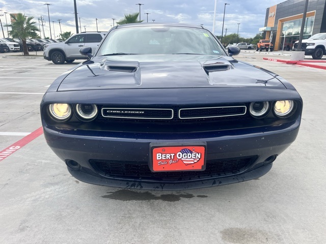 2017 Dodge Challenger SXT photo 2