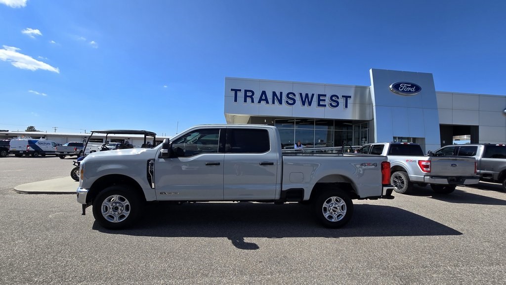 2025 Ford F-250 XLT photo 2